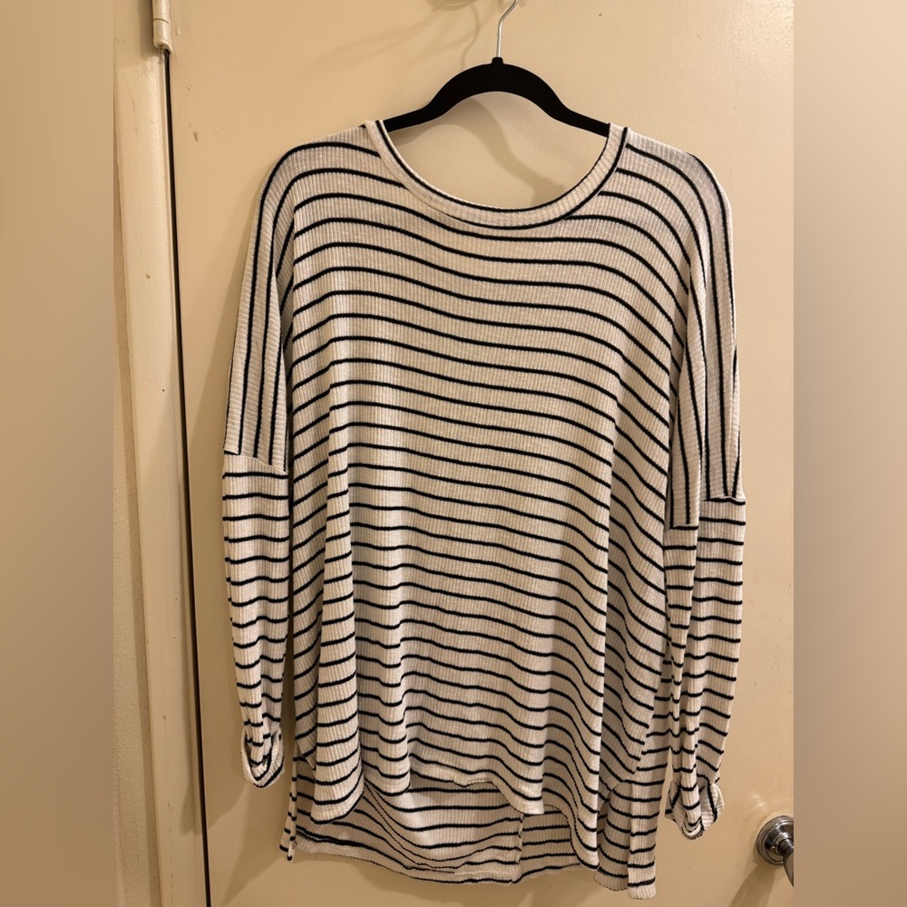 Carly Jean Striped Black and White Long Sleeve Sweater, M